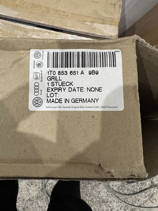 VW Touran маска предна решетка оригинална Нова Тоуран