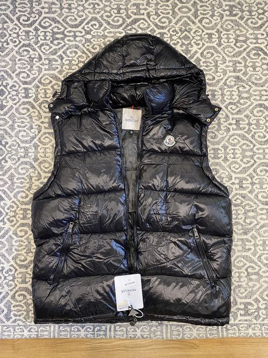 Moncler елек.
