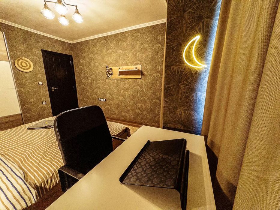 Дава се под наем Двустаен апартамент в Бургас, Център - 60 кв.м за 637.5 € - Снимка #3