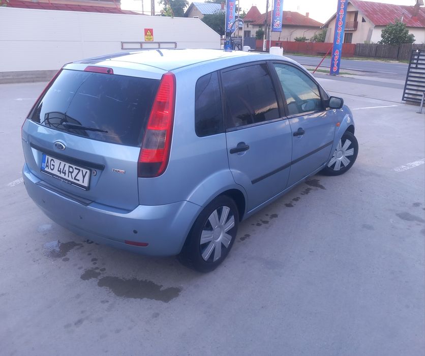 Vând schimb Ford fiesta 1.4 diesel