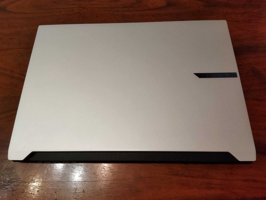 Gigabyte Aero X16, Ryzen AI 7 350, RTX5070, 2560x1600 165Hz, 100% sRGB