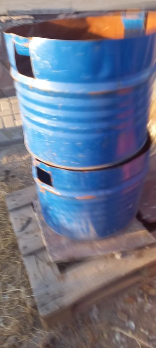 Продам бочки 180л 60л