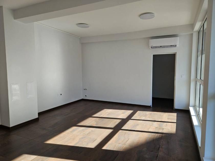 Дава се под наем Магазин в Пловдив, Остромила - 40 кв.м за 340 € - Снимка #1