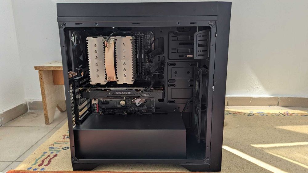 PC Gaming i7-8700K / Placă video GTX 1070 8GB / 16GB RAM DDR4 / Corsair / Noctua
