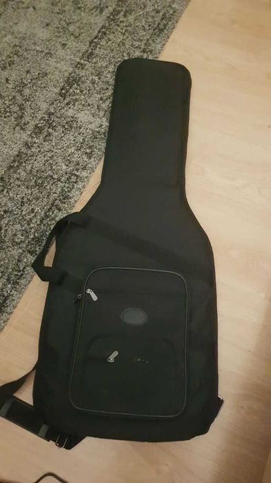 Продам плотный чехол для гитары от Fender