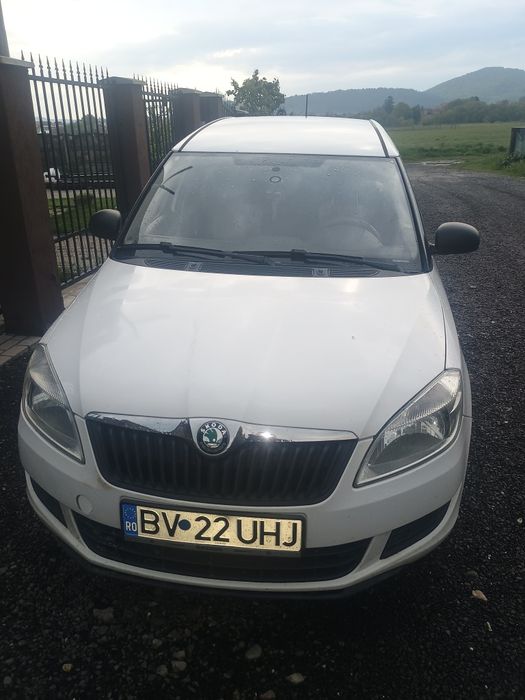 Vând Skoda Roomster