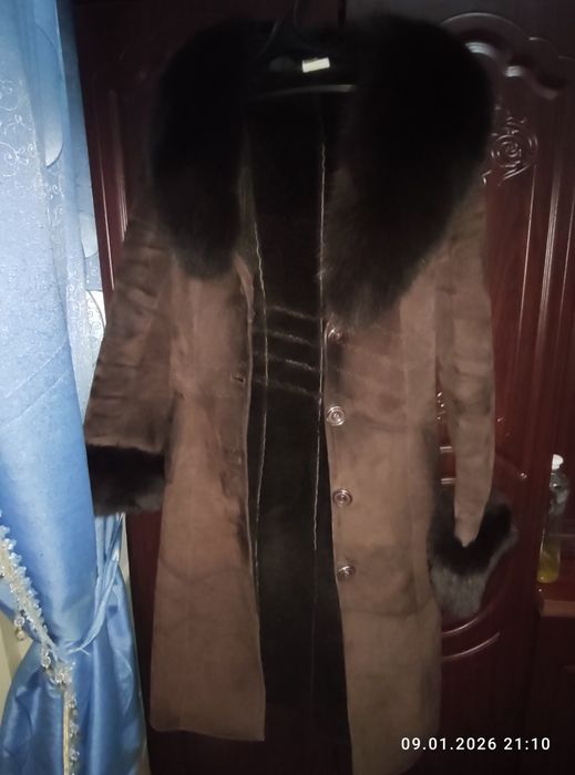 Пальто сотилади женский