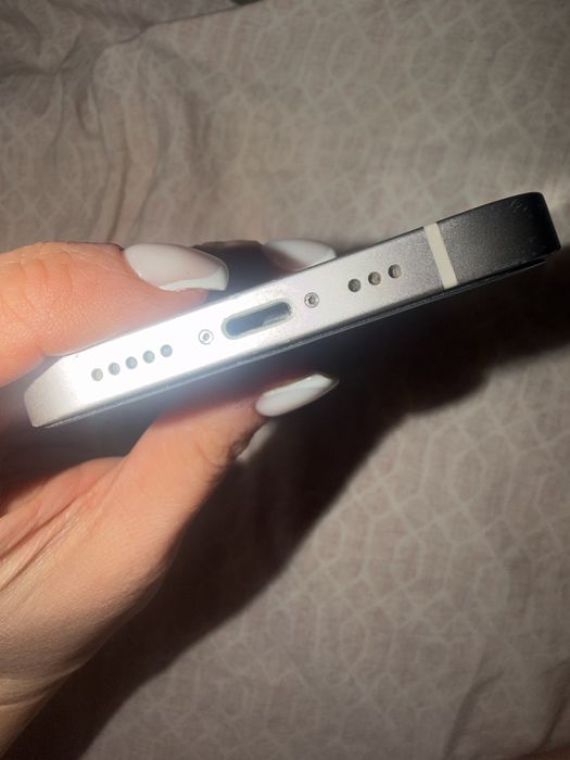 Продам Iphone 12, белый