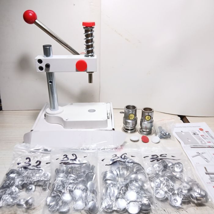 Presa pentru îmbrăcat nasturi si bătut capse  (nou)