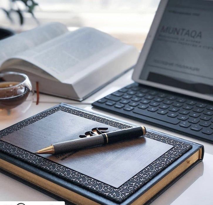 Журналист. Писатель. Редактор. Корректировщик текста.