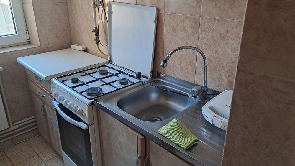 Inchiriez apartament 3 camere