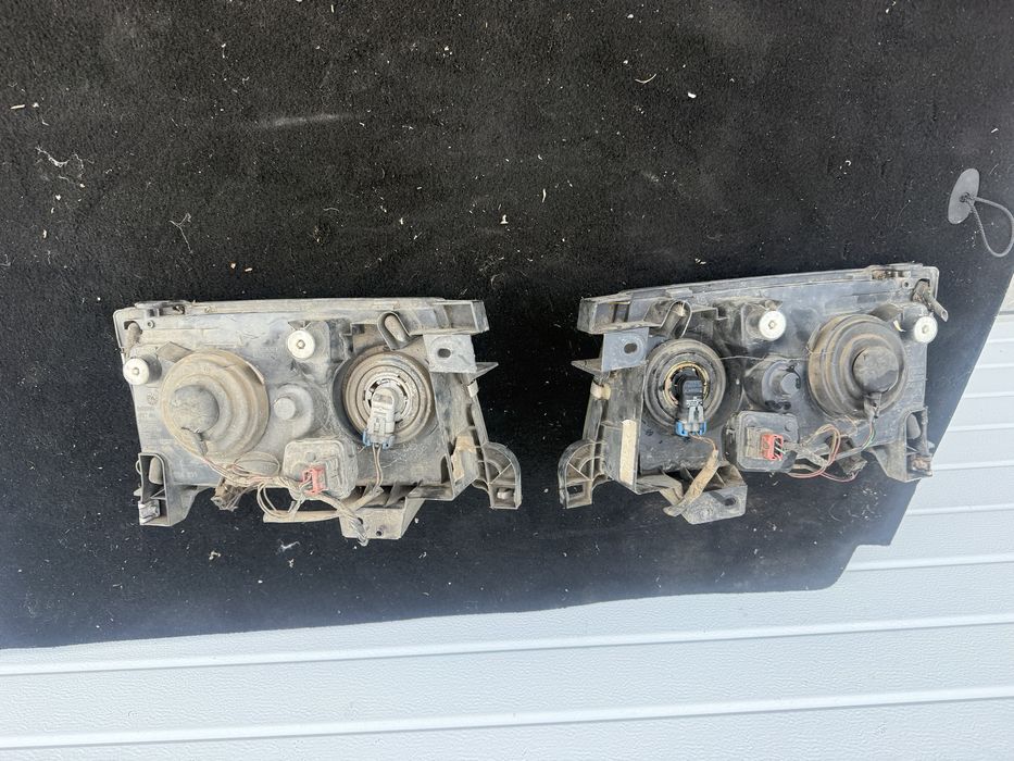 Far stanga far dreapta faruri Nissan Terano 2