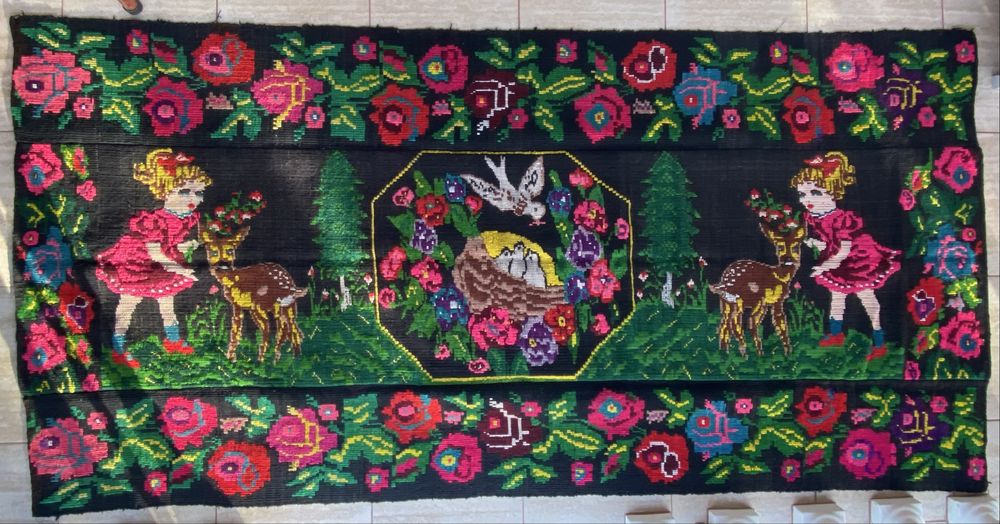 Scoarță tradițională românească cu fetițe şi căprioare - piesă rară