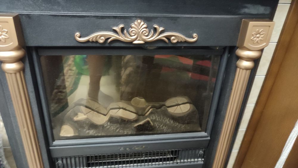 Красивый деревянный камин