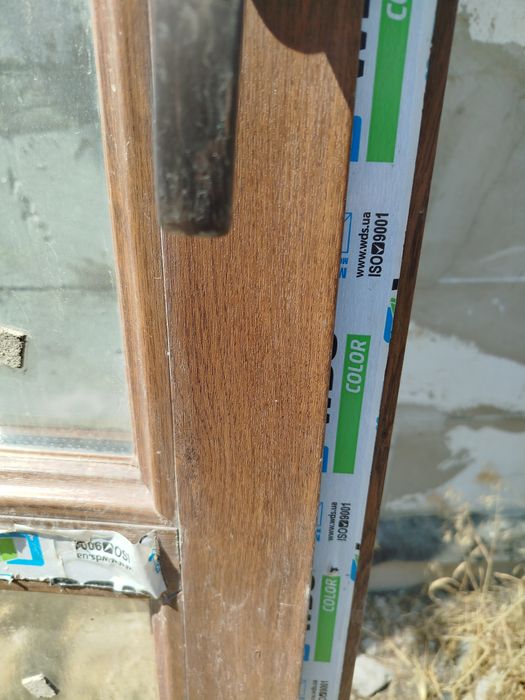 Продам пластиковую дверь