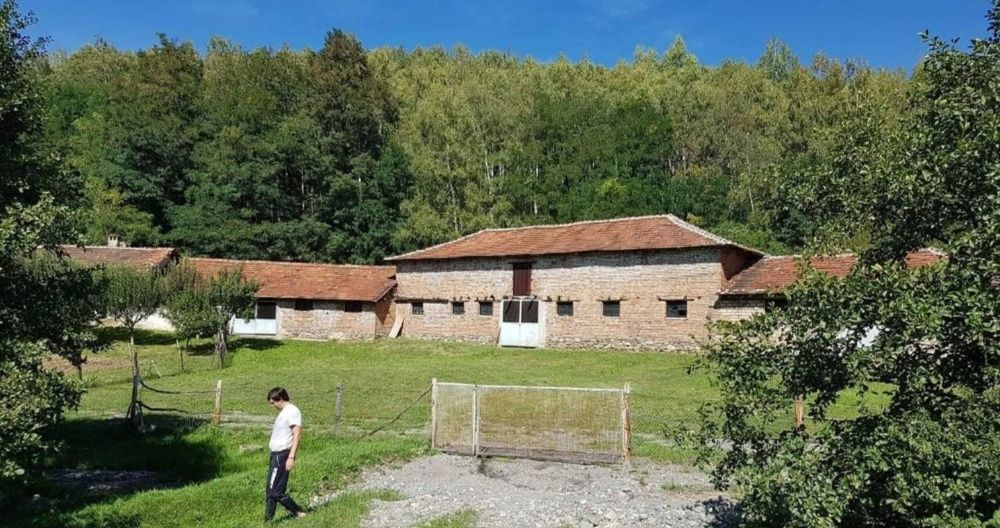 Продава се Промишлена сграда в Пирдоп - 632 кв.м за 262 €/кв.м - Снимка #4