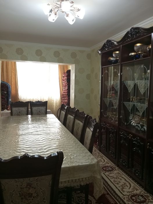 Дом срочно сотилади Эшонгузар (Райсентр) 4 хоналик 1- этаж