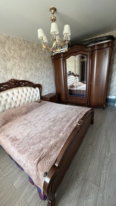 Продаи спальный гарнитур