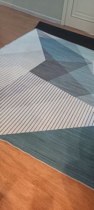 Продам ковер 2×3.Срочно