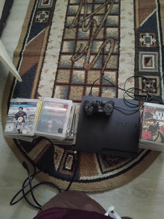 Vând ps 3 cu 30 de jocuriii  + consola