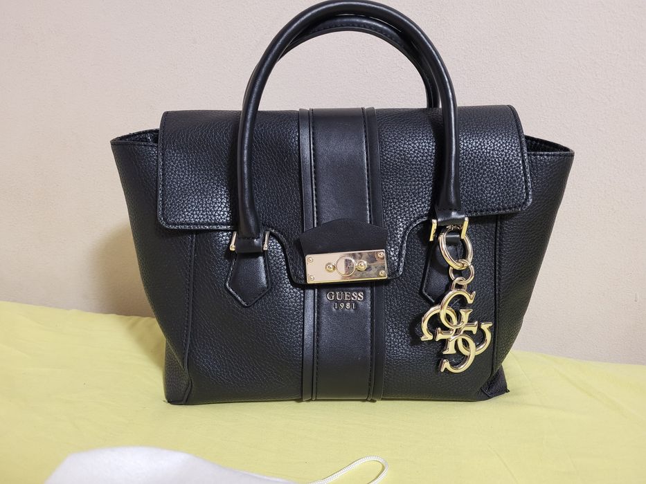 Geanta Guess originală stare ca nou 350lei