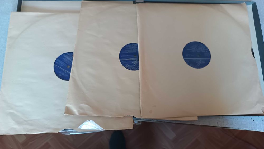 Продавам различни стари грамофонни плочи за колекционери