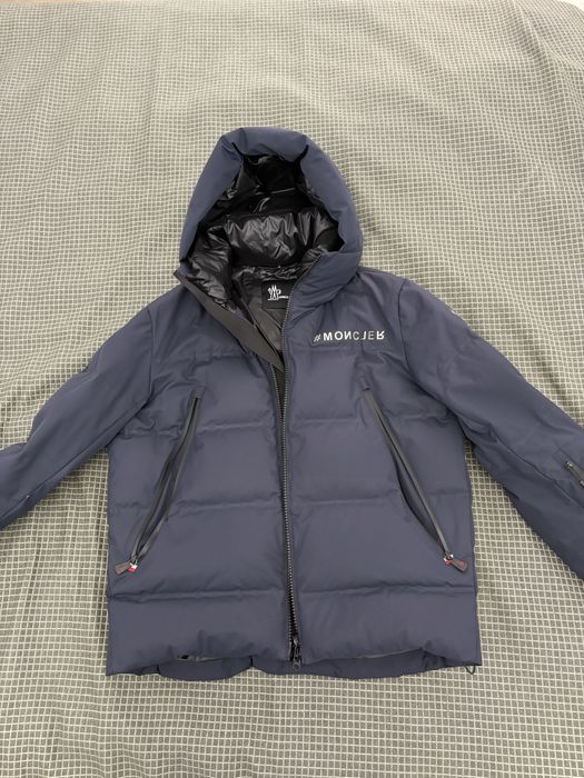 Продам куртку Moncler срочно