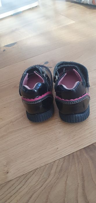 Pantofiori fetite