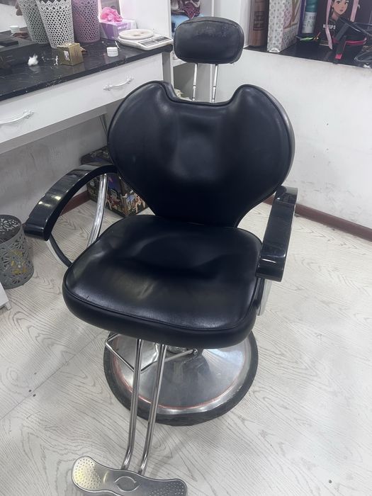 Salon uchun mebel sotiladi arzon narxda 3ta oyna 2ta kreslo