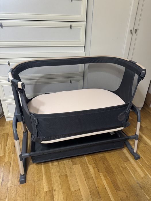 MAXI-COSI бебешко легло NEXT TO ME, Iora Air - beyond graphite