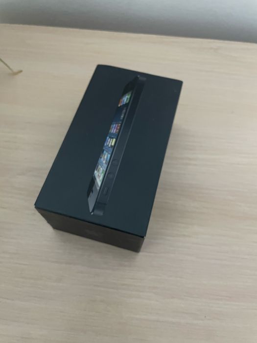 продаю iPhone 5.