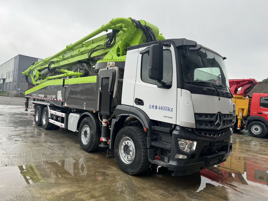 Автобетононасос 63 м.