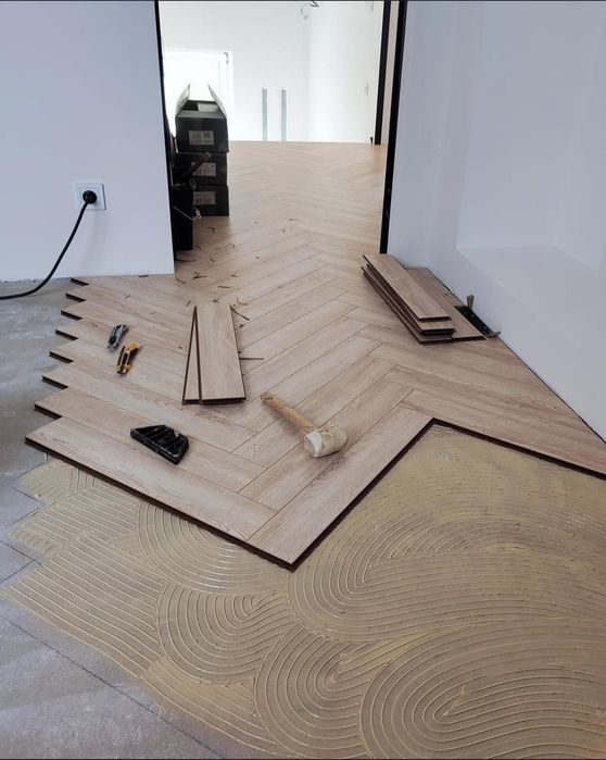 Укладка ламината и кварцвинила любой сложности!