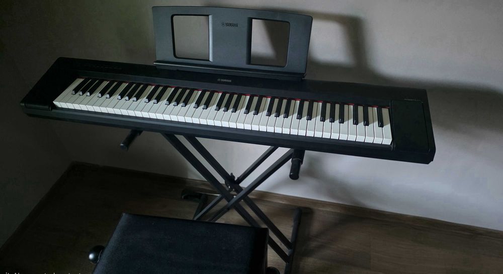 Vand pian Yamaha NP-35 Piaggero Black + stand + scaun