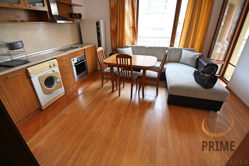 Дава се под наем Тристаен апартамент в Бургас, Център - 80 кв.м за 561 € - Снимка #3