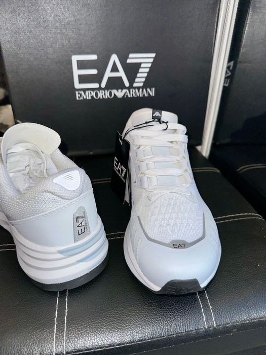 Оригинални Сникърс и EA 7