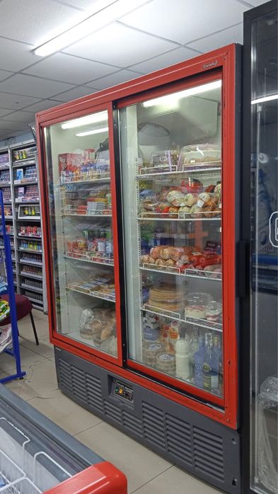 Продам витринный холодильник