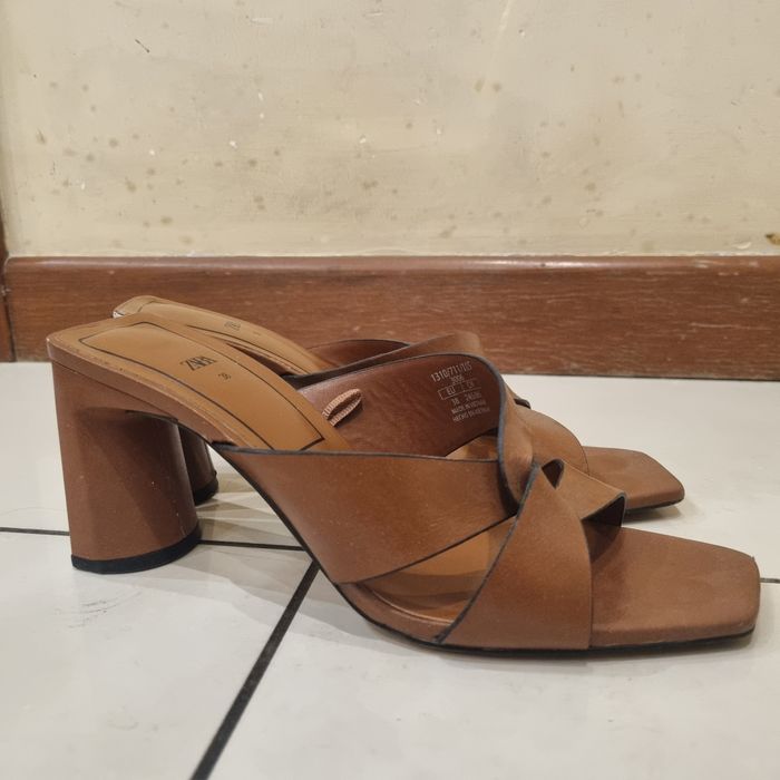 Кожаные босоножки