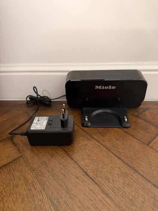 Robot de aspirare Miele RX2 BLACK, Home Vision, Mobile Control, Li-Ion 30W 4400mAh 120 min Negru