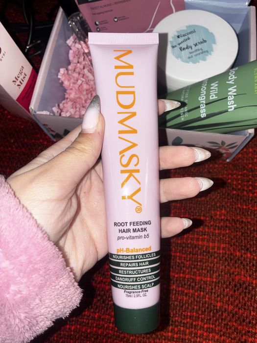 Продавам козметика