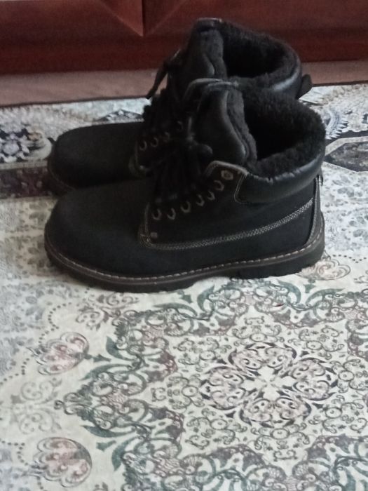 Продам зимние ботинки