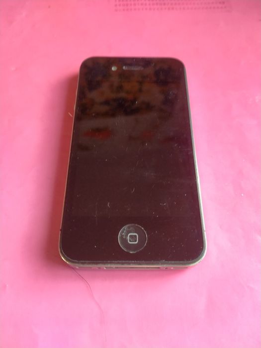 Смартфон Айфон 4