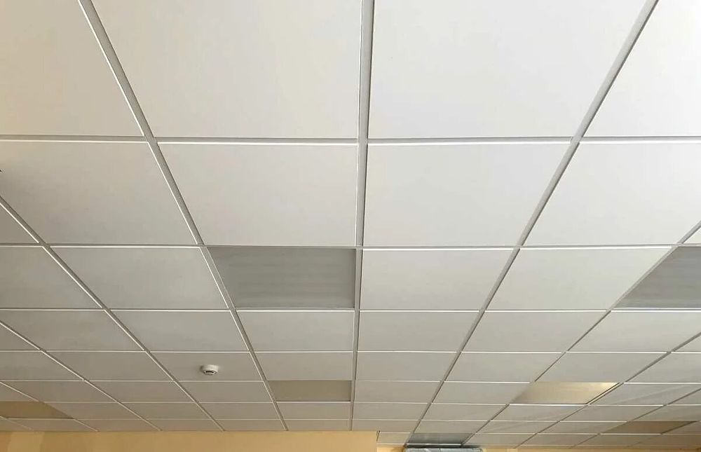 Монтаж потолков (Армстронг,  Грильятто,  Натяжные любой сложности)