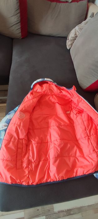 Продавам детско двулицево яке за ски купувано от Декатлон