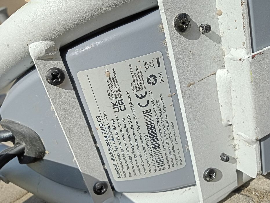 VAND trotinetă electrică perfect funcțională DAR FĂRĂ INCĂRCĂTOR