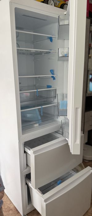 Прожам новый холодильник