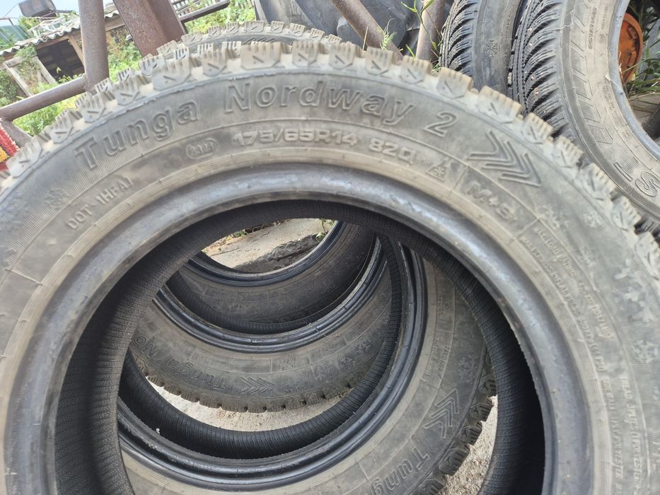 Продам зимний шины 175/65R14