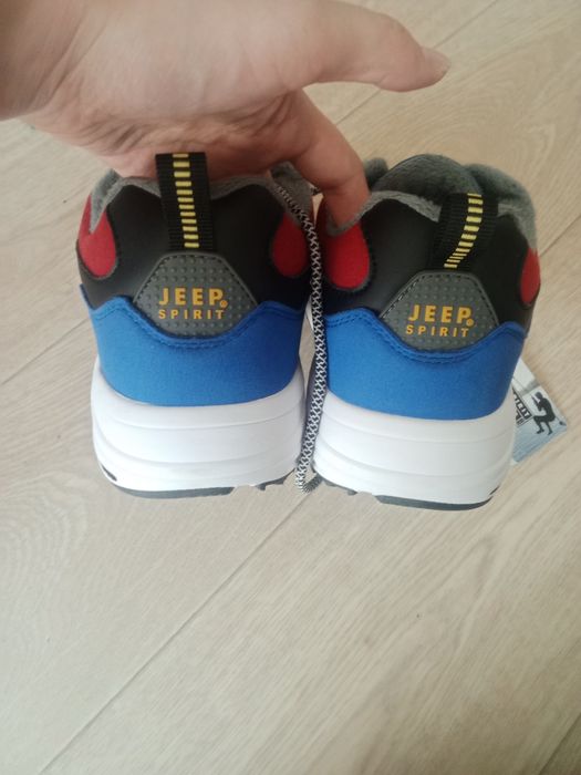 Продам кросовки Jiip