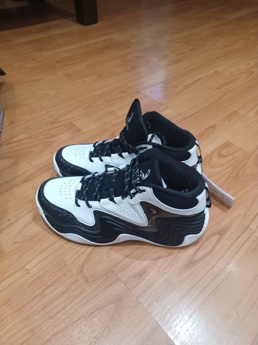 Чисто нови кецове SHAQ