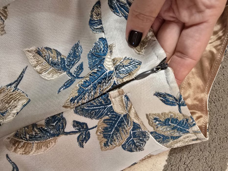 Продавам бутикова поличка